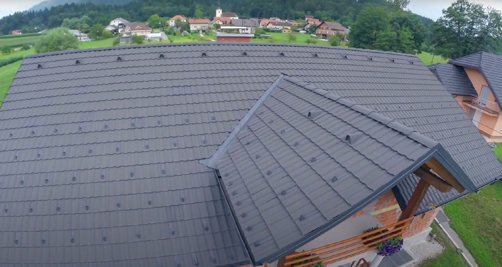 Zateplenie strechy minerálnou vlnou alebo PUR penou: nezávislé laboratórium zistilo značné rozdiely